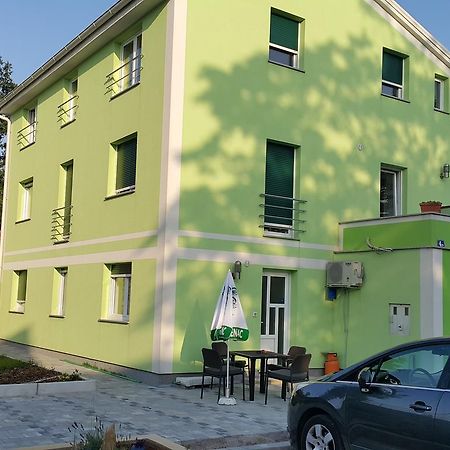 Apartments Carmen Jurdani Екстер'єр фото